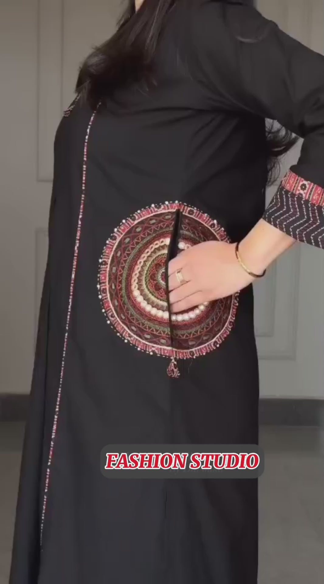 Black Lawn 3-Piece printed Suit with Monar Dupatta & printed Pockets