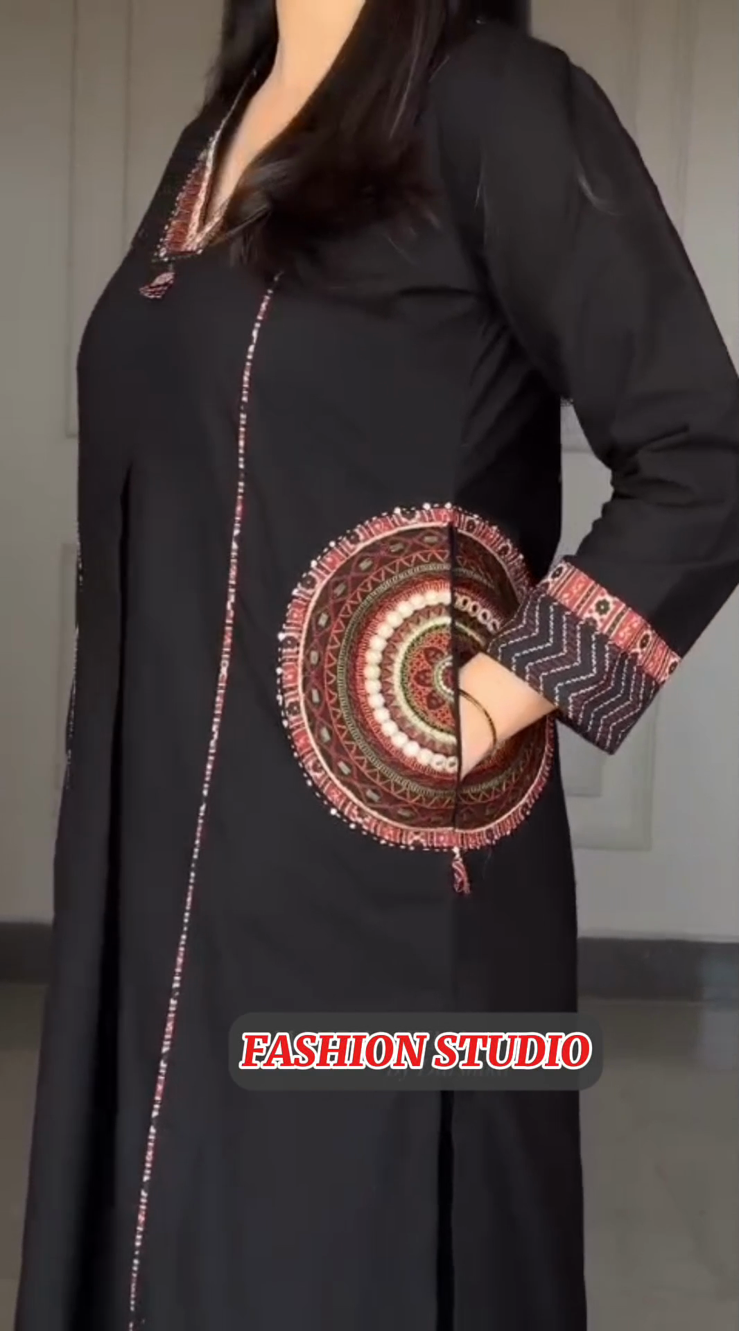 Black Lawn 3-Piece printed Suit with Monar Dupatta & printed Pockets