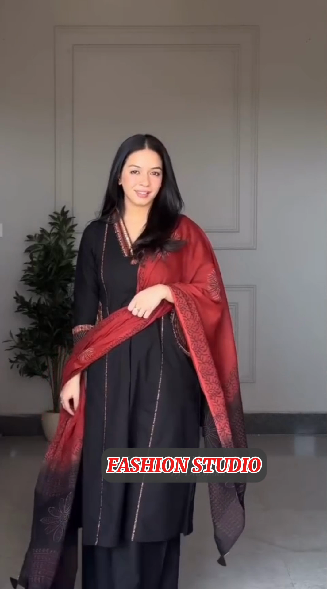 Black Lawn 3-Piece printed Suit with Monar Dupatta & printed Pockets