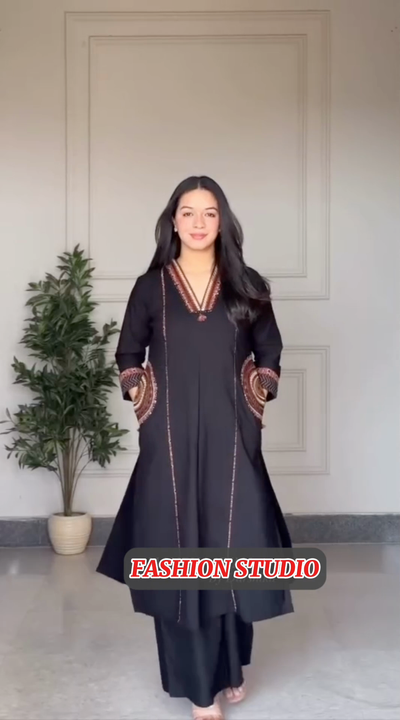 Black Lawn 3-Piece printed Suit with Monar Dupatta & printed Pockets