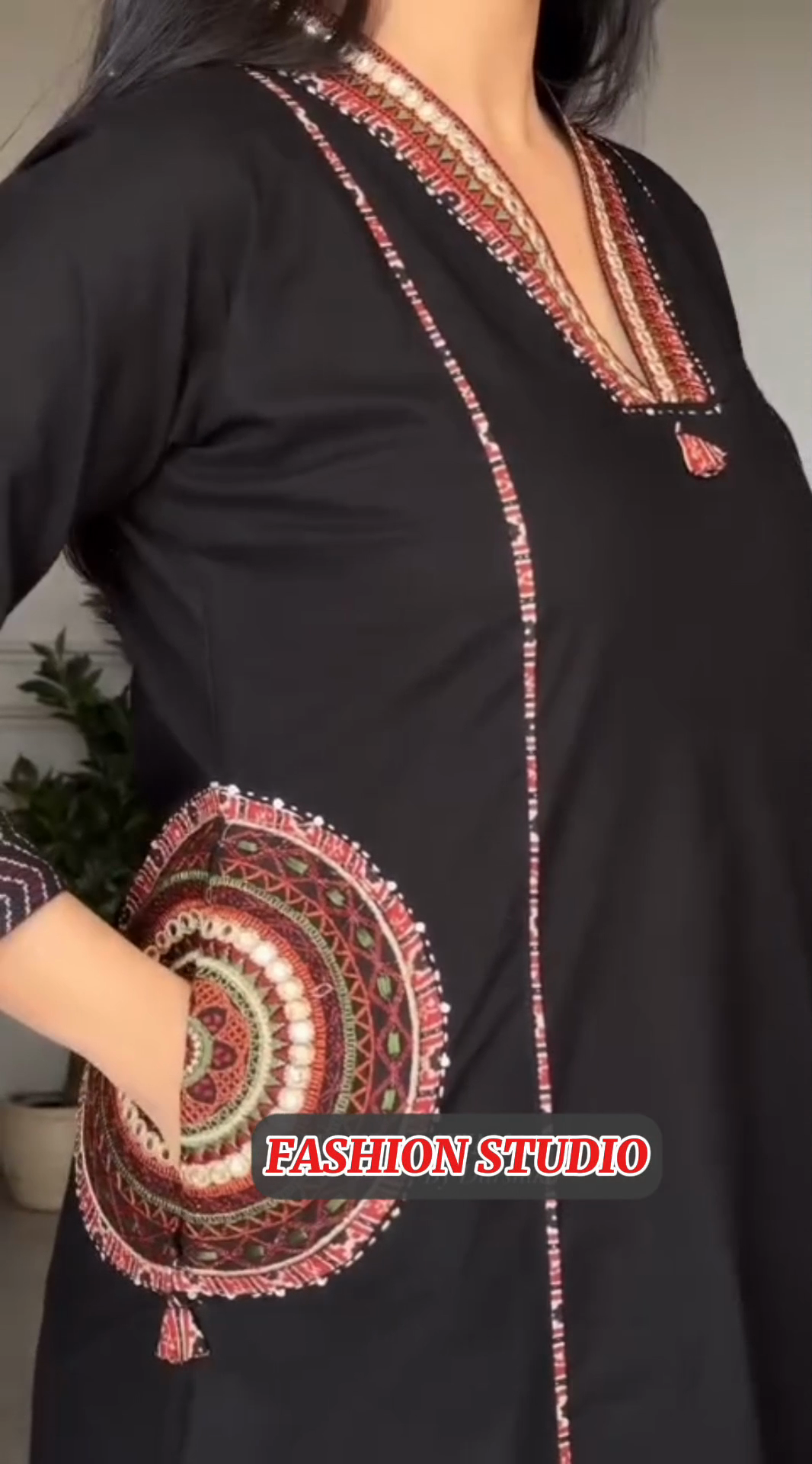 Black Lawn 3-Piece printed Suit with Monar Dupatta & printed Pockets
